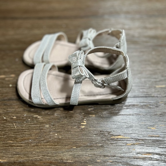 Children’s Place size 10 sandals - Picture 2 of 5